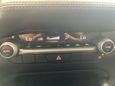 Used 2024 MAZDA MAZDA3 s FWD image 18