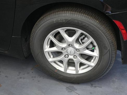New 2027 Chrysler Pacifica Select FWD image 9