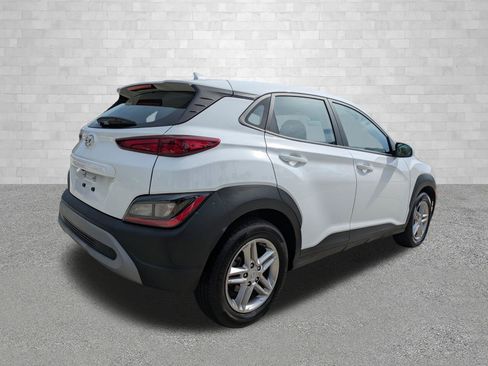 Certified 2022 Hyundai Kona SE FWD image 2