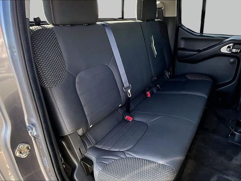 Used 2018 Nissan Frontier PRO-4X AWD/4WD image 25