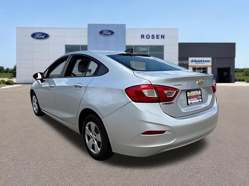 Used 2018 Chevrolet Cruze LS FWD image 4