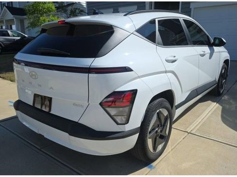 Used 2024 Hyundai Kona SEL FWD image 3