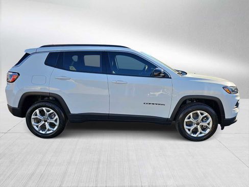 New 2026 Jeep Compass Latitude image 9