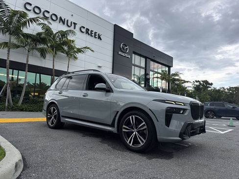Used 2023 BMW X7 xDrive40i w/ M Sport Package AWD/4WD image 22