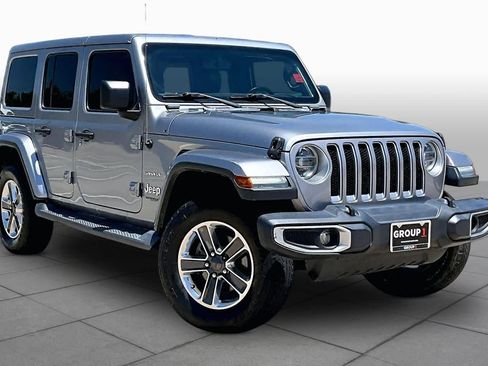 Used 2018 Jeep Wrangler Unlimited Sahara AWD/4WD image 3