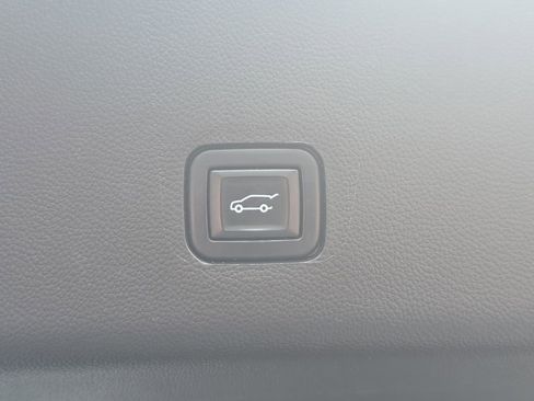 Used 2021 Chevrolet Traverse RS AWD/4WD image 14