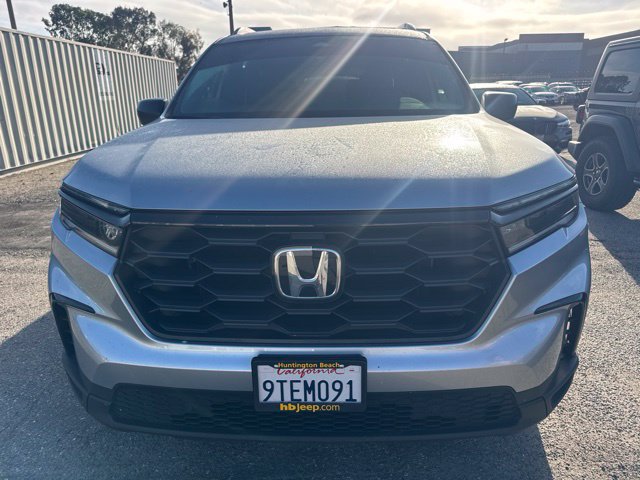 Used 2025 Honda Pilot Sport image 2