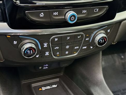 Used 2021 Chevrolet Traverse Premier w/ Redline Edition AWD/4WD image 16