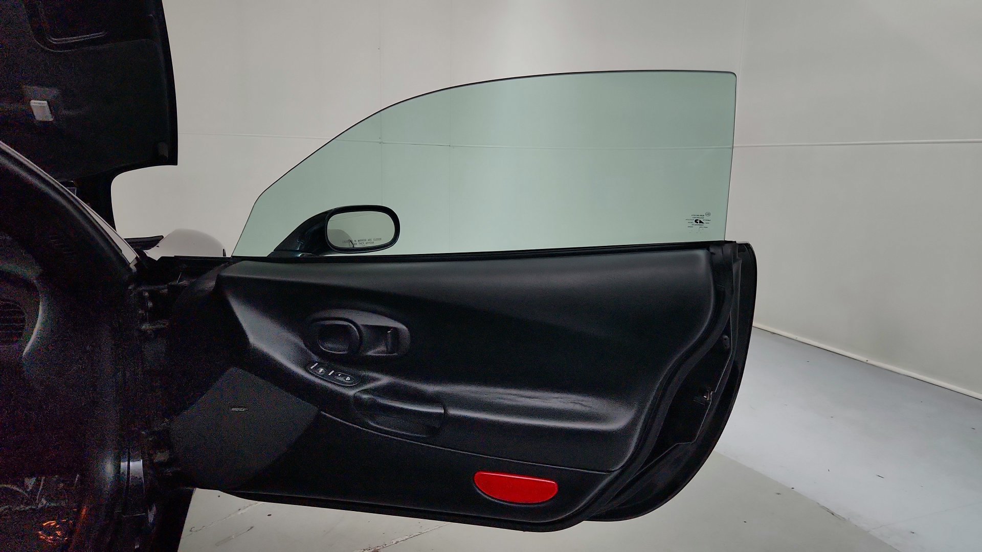 Used 2004 Chevrolet Corvette Coupe RWD image 23