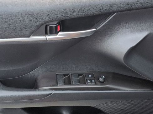 Used 2022 Toyota Camry SE FWD image 13