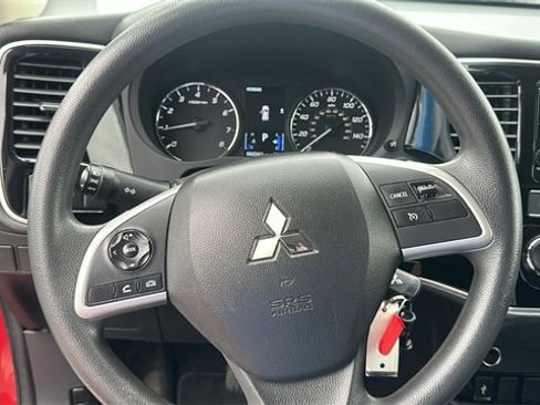 Used 2019 Mitsubishi Outlander ES image 16