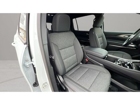 New 2026 Chevrolet Traverse LT w/ Driver Confidence Package AWD/4WD image 32