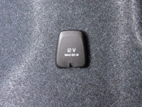 Certified 2023 Volvo XC40 B5 Plus w/ Protection Package Premier image 27