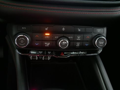 Used 2025 Dodge Durango GT AWD/4WD image 23