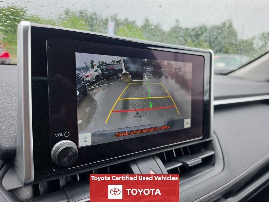 Certified 2024 Toyota RAV4 LE AWD/4WD image 19