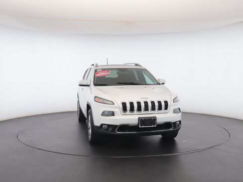 Used 2018 Jeep Cherokee Limited image 36