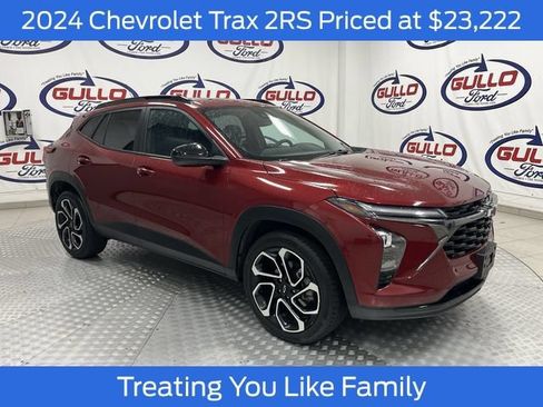 Used 2024 Chevrolet Trax RS w/ Sunroof Package FWD image 1