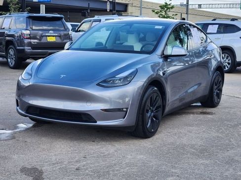Used 2025 Tesla Model Y Long Range AWD/4WD image 3