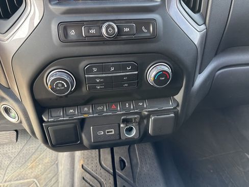 Used 2022 Chevrolet Silverado 1500 Custom image 22