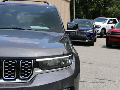 Used 2022 Jeep Grand Cherokee Summit AWD/4WD image 13