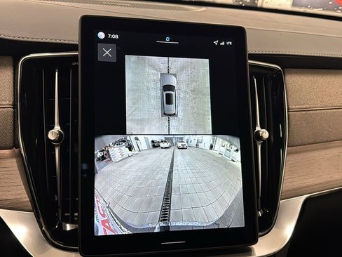 New 2026 Volvo XC90 T8 Plus w/ Protection Package Premier image 19