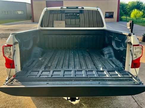 Used 2019 Nissan Titan SV w/ SV Convenience Package RWD image 33