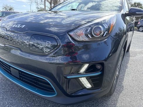 Used 2022 Kia Niro EX Premium image 10