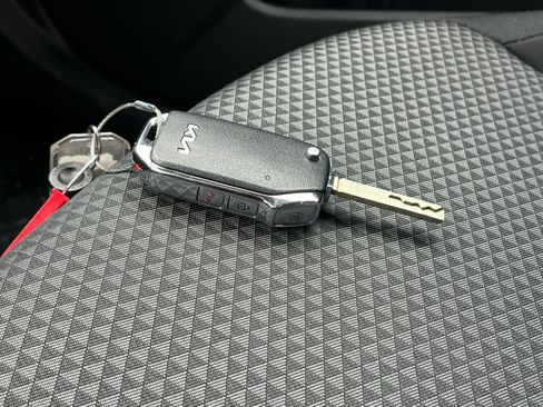 Used 2025 Kia Soul LX w/ LX Technology Package image 21
