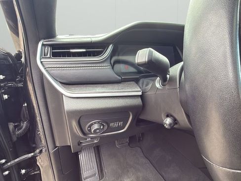 Used 2022 Jeep Grand Cherokee L Overland w/ Luxury Tech Group IV image 23