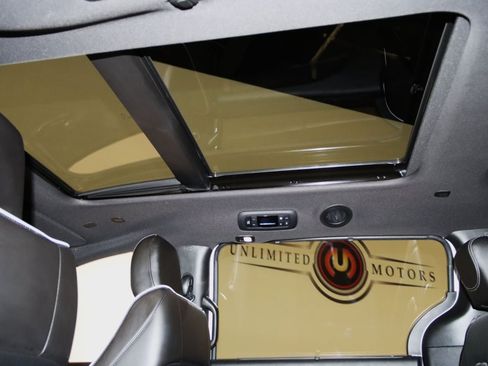 Used 2026 Chrysler Pacifica Limited FWD image 14