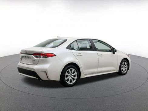 Used 2025 Toyota Corolla LE FWD image 9