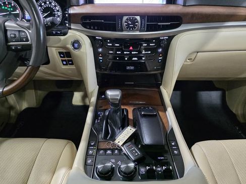 Used 2018 Lexus LX 570 4WD w/ Luxury Package image 20