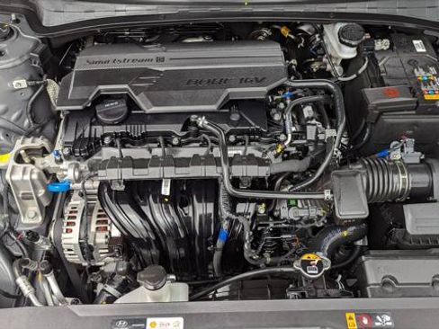 Used 2025 Hyundai Elantra Limited FWD image 30