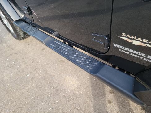 Used 2015 Jeep Wrangler Unlimited Sahara w/ Connectivity Group image 16