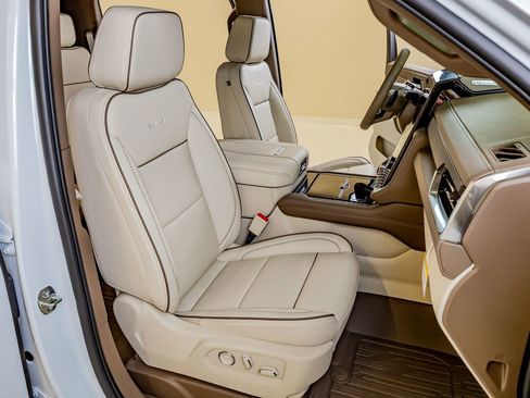 Used 2026 GMC Yukon XL Denali w/ LPO, Floor Liner Package image 29