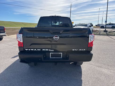 Used 2023 Nissan Titan SV w/ SV Convenience Package image 4