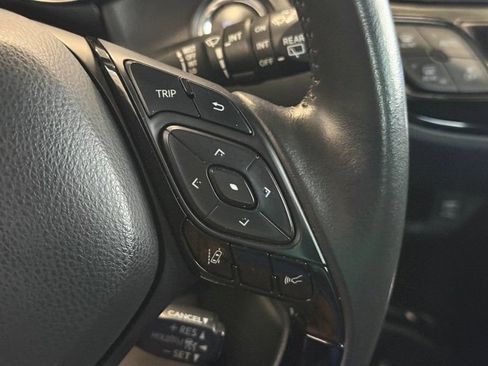 Used 2022 Toyota C-HR XLE FWD image 20