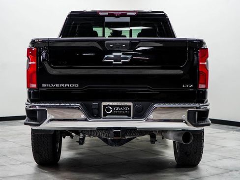 Used 2024 Chevrolet Silverado 3500 LTZ w/ LTZ Premium Package image 8