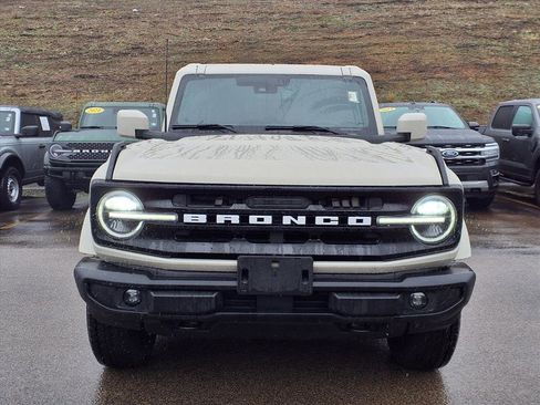Used 2025 Ford Bronco Outer Banks image 2