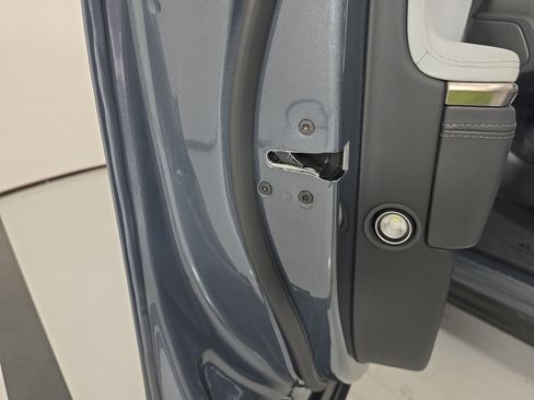 Used 2024 Rivian R1S Adventure image 26