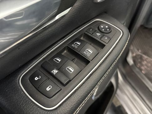 Used 2024 RAM 1500 Laramie AWD/4WD image 15