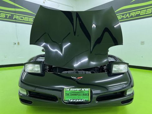 Used 2004 Chevrolet Corvette Coupe w/ Roof Package RWD image 4