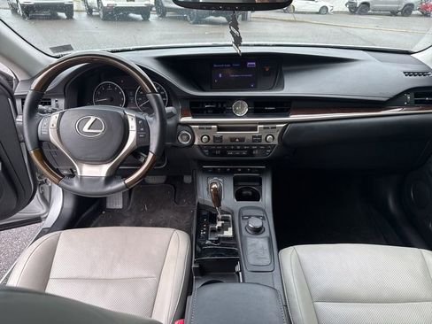 Used 2013 Lexus ES 350 w/ Luxury Pkg FWD image 23