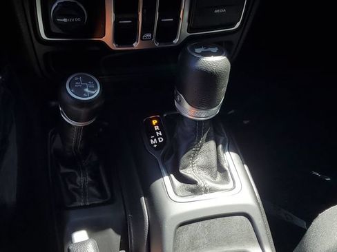Certified 2024 Jeep Wrangler Unlimited w/ Convenience Group AWD/4WD image 30