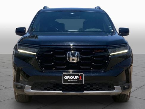 Used 2025 Honda Pilot TrailSport image 4
