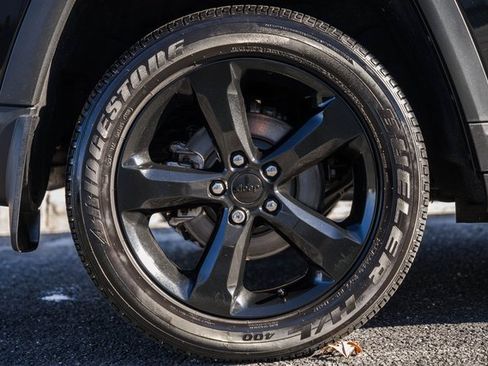 Used 2025 Jeep Grand Cherokee Altitude image 17