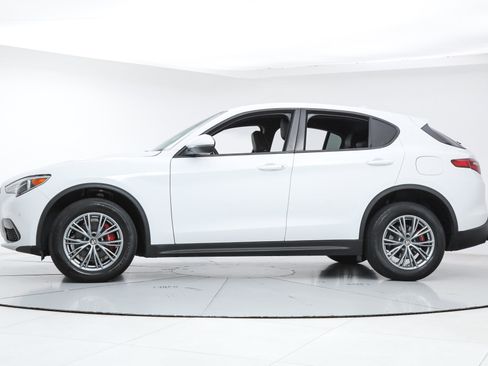 Used 2023 Alfa Romeo Stelvio Sprint AWD/4WD image 2