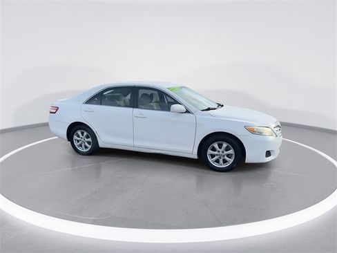 Used 2011 Toyota Camry SE image 8