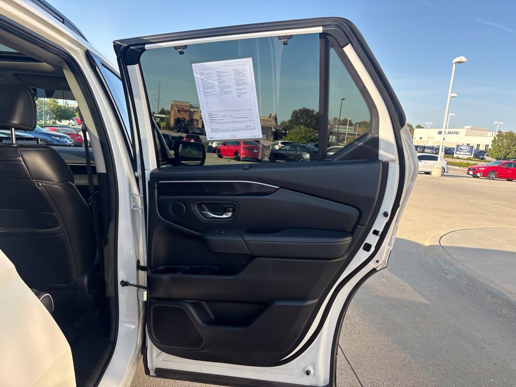 Used 2025 Honda Pilot Elite image 32