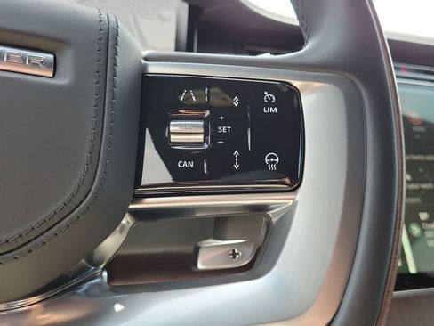 Used 2025 Land Rover Range Rover Long Wheelbase SE AWD/4WD image 35